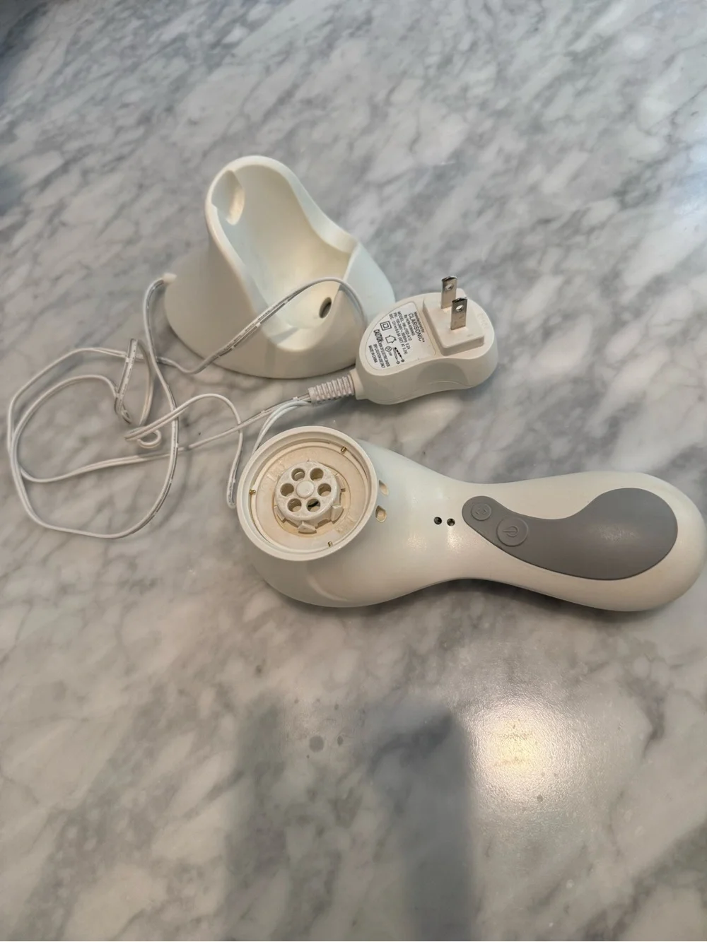 Clarisonic Plus Sonic Facial Cleansing Device in White with Charging Dock